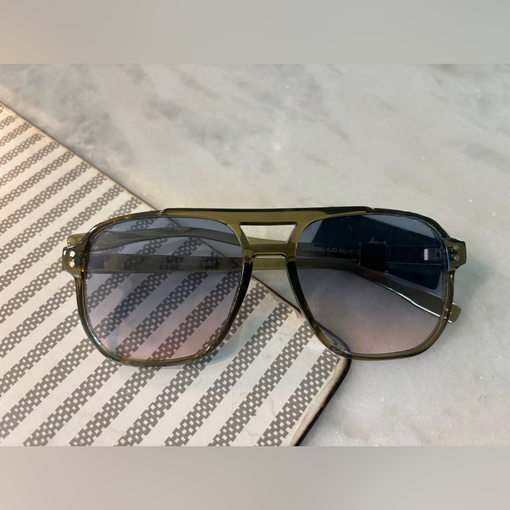 NWT House of Harlow Women's Olive Green Aviator Sunglasses with Gray Lenses